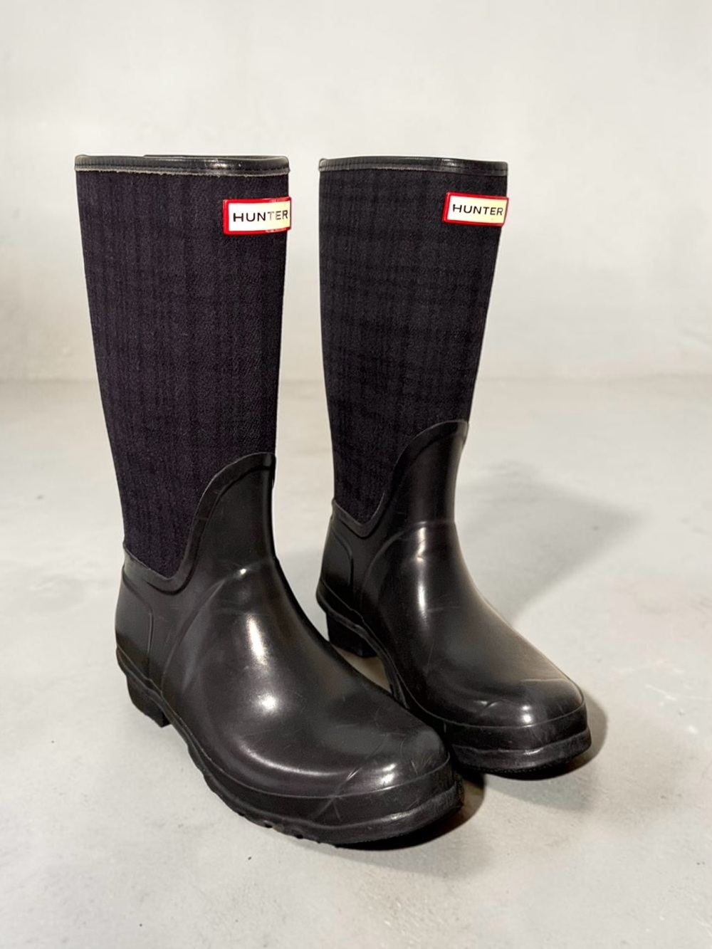 Hunter Arlen Black Plaid Tall Black Rain Boots Size 10